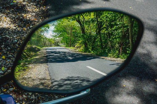 Pertimbangkan cermin cembung untuk meminimalkan blind spot