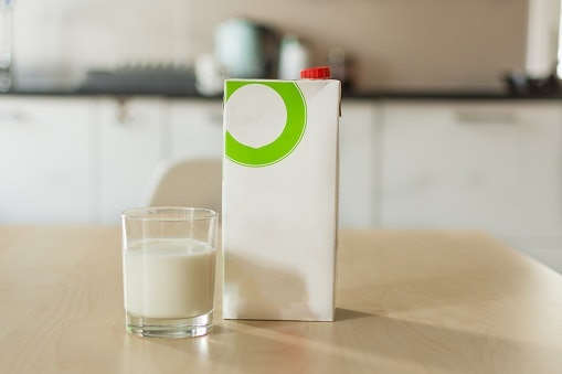 Pilih susu non-fat atau susu skim yang lebih rendah lemak sehingga efektif untuk menurunkan berat badan