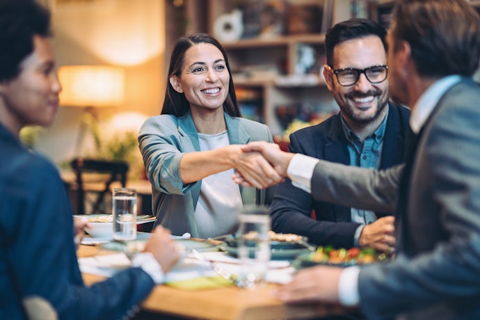 Temukan yang menyediakan meeting room seperti Kalluna untuk makan bersama kolega