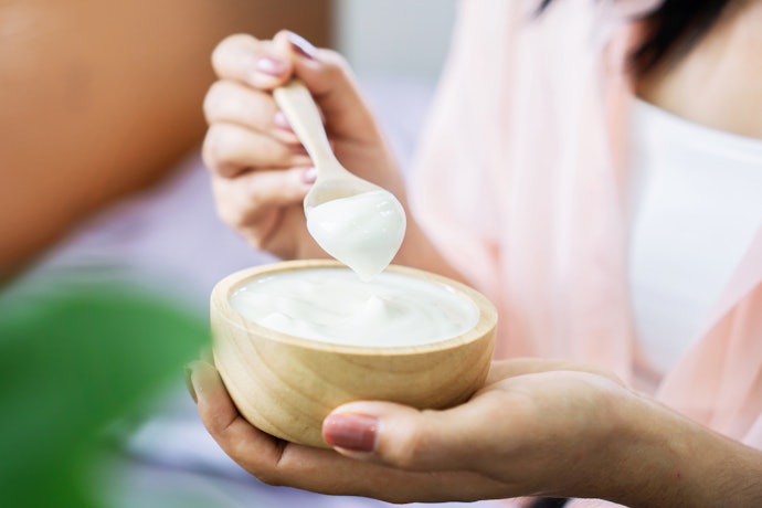 Utamakan untuk memilih yogurt plain tanpa gula demi kesehatan ibu dan janin