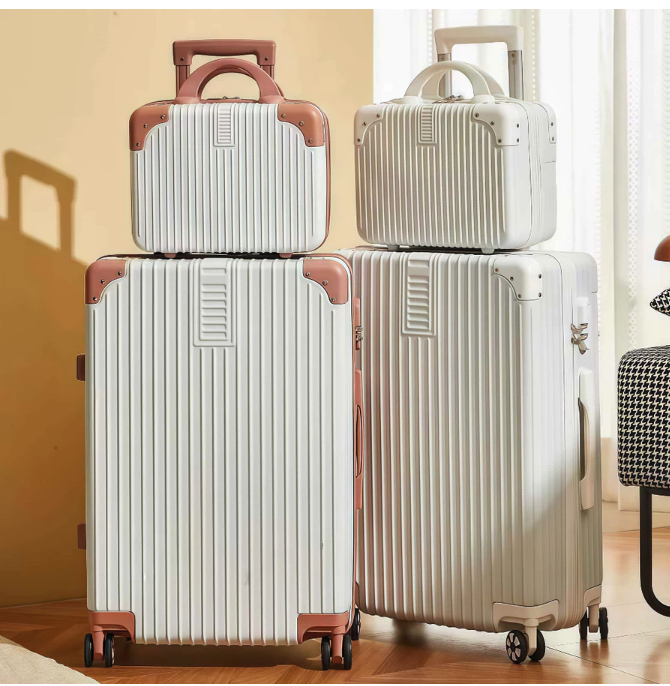 Untuk perlindungan barang elektronik, pilih hardcase polycarbonate; untuk bobot ringan, pilih softcase nylon