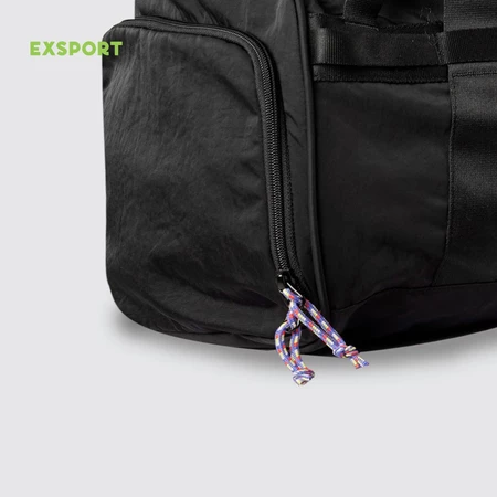 Agar duffle bag awet, pilih material yang kuat serta base dan zipper yang kokoh