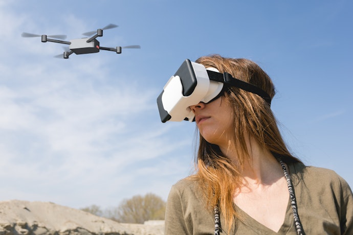 Pertimbangkan drone besar atau drone FPV yang lebih menantang untuk mengasah skill terbang