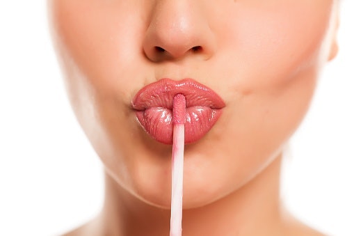 Pilih lipstik yang tahan lama