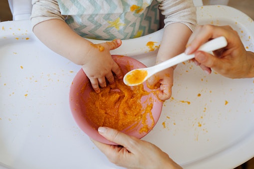 Untuk anak usia 6 bulan ke atas, pilih makanan pendamping ASI promina yang berlabel 6+