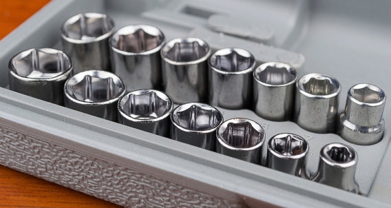 Agar alat tetap awet, pilih yang terbuat dari chrome vanadium (CrV); Akan lebih baik lagi bila memprioritaskan bahan chrome molybdenum (CrMo)
