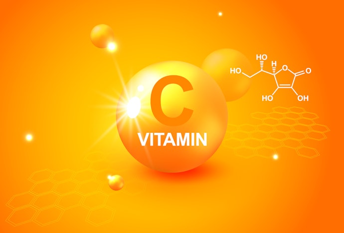 Untuk mencerahkan kulit kusam, pertimbangkan sunscreen niacinamide yang dikombinasikan dengan kandungan vitamin C