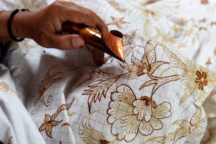 Perhatikan jenis kain batik untuk outer pria