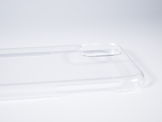 Untuk menjaga tampilan iPhone, pertimbangkan case bening yang transparan