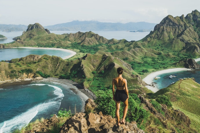 Pilih paket Komodo Full Tour Day Package dan Speedboat Tour Setengah Hari di Pulau Komodo untuk menjelajah spot-spot populer di kawasan Taman Nasional Komodo dalam waktu singkat