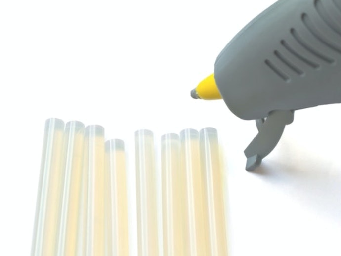 Sesuaikan diameter dan kekuatan perekat glue stick