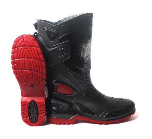 Untuk anak yang ingin memakai boot sendiri, utamakan pull tab, bukaan lebar, dan insole lepas pasang