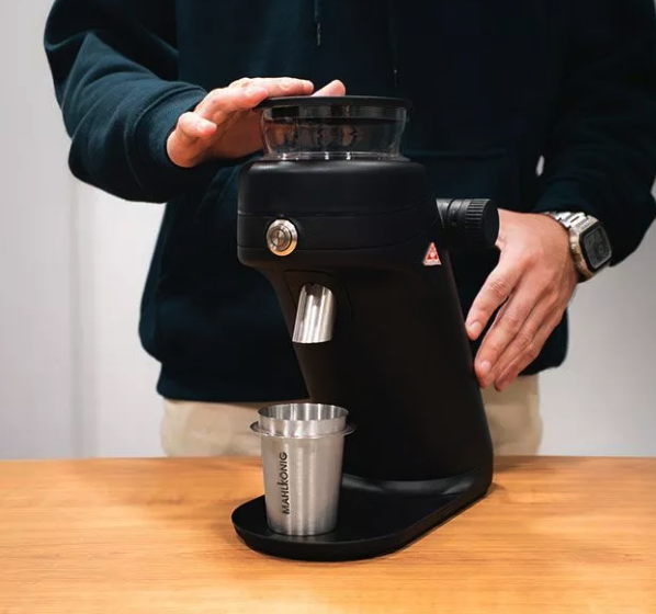 Grinder kopi yang bagus merk apa? Cek beberapa merek grinder yang populer, seperti Mahlkönig, Mazzer, dan Comandante