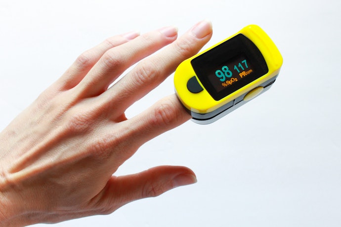 Cari juga yang memiliki fitur pulse rate dan warning alarm untuk pantauan tahap awal terhadap penderita penyakit jantung kronis