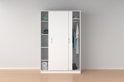 Bila kamar berukuran sempit, utamakan pintu geser, kompartemen yang multifungsi, dan warna yang cerah