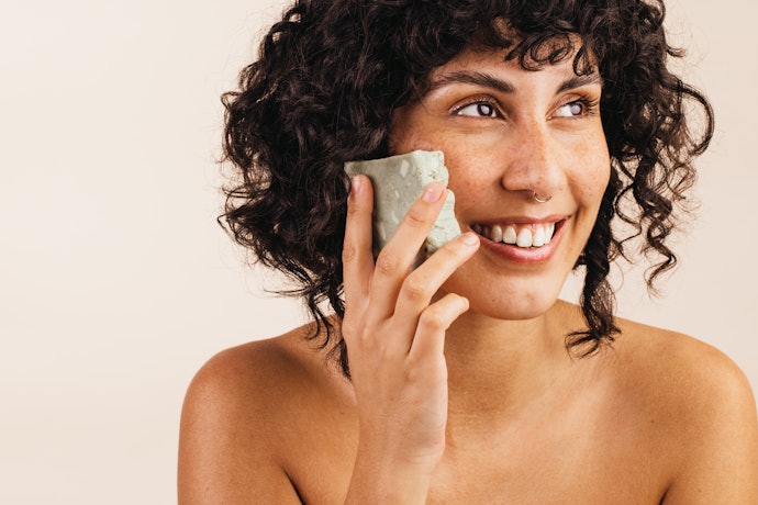 Utamakan sabun dengan klaim 'mild cleanser' atau 'gentle cleanser'