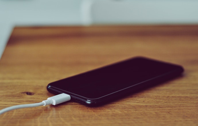 Pertimbangkan produk dengan fitur fast charging untuk mengisi daya