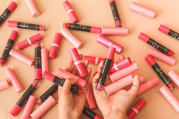 Kenali seri lipstik PIXY yang populer, seperti PIXY Lip Cream, PIXY Matte in Love, dan PIXY Silky Fit