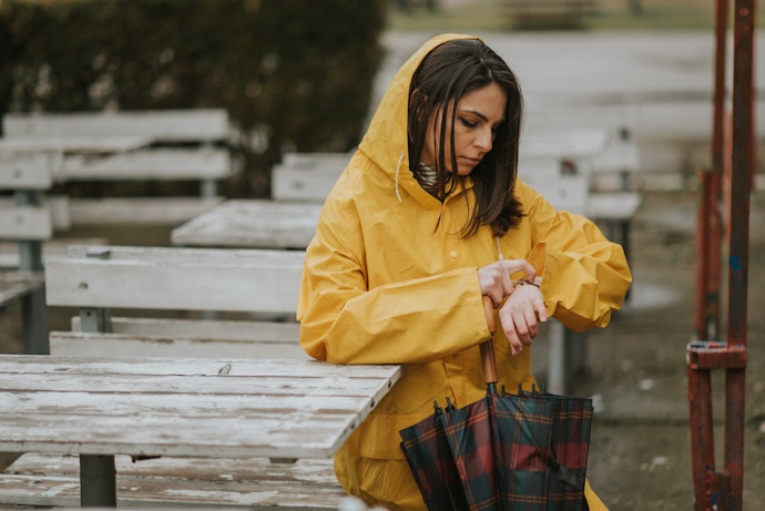 Cek kemampuan water resistance pada jam tangan Olivia Burton