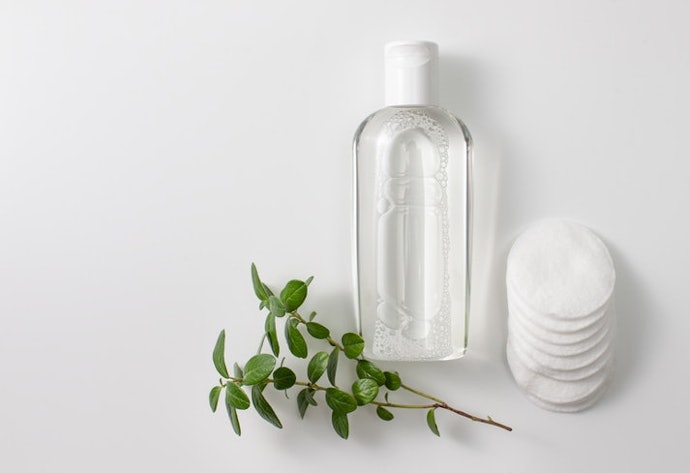 Wajah kering dan tampak lelah? Gunakan hydrating toner Innisfree yang mampu mengembalikan kelembapan dan kesegaran kulit