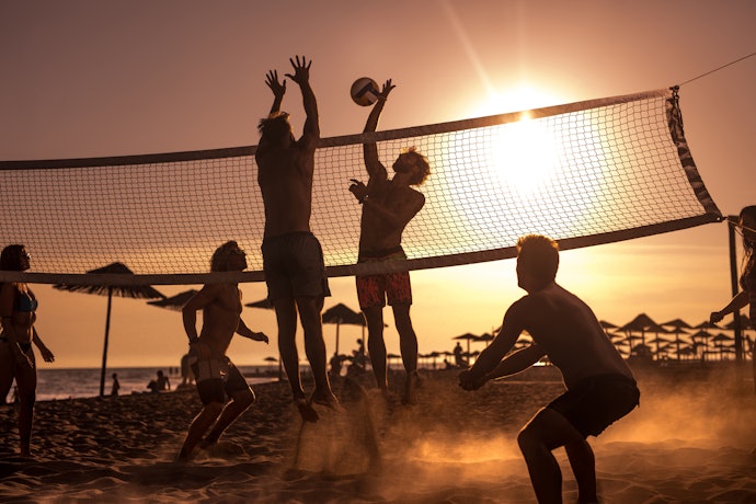 Untuk voli pantai, gunakan net voli berukuran 8,5 m x 1 m