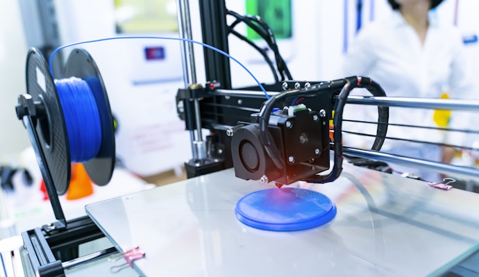 Utamakan 3D printer dengan teknologi FDM untuk belajar; Untuk profesional, pilih temperatur nozzle/hot-end yang bisa mencapai 300 °C