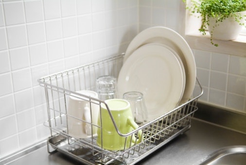 Pilih rak piring portable untuk dapur kecil, camping, atau pesta outdoor
