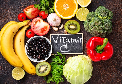 Usahakan memilih pakan yang memiliki kandungan vitamin C di dalamnya