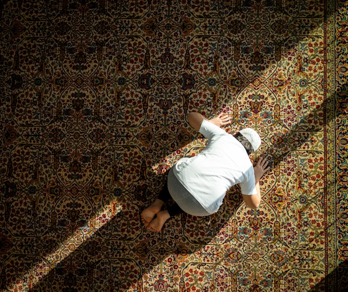 Agar aman dan anak tidak mudah terpeleset, cari sajadah yang antiselip