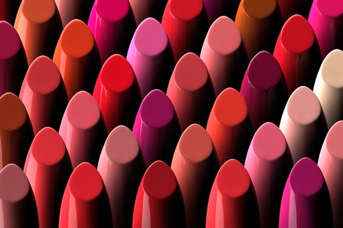 Sesuaikan shade lipstik dengan warna kulit Anda