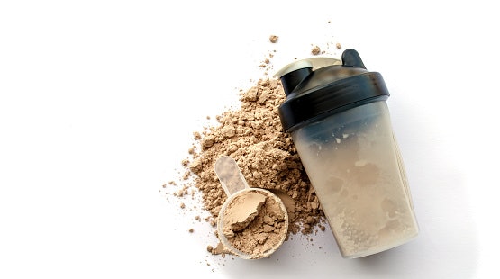 Untuk protein yang dicerna cepat, beli produk yang mengandung whey