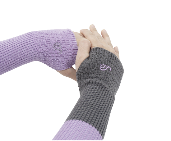 Pertimbangkan aksen yang ditawarkan, seperti: Thumbhole, cincin, renda, dan lainnya