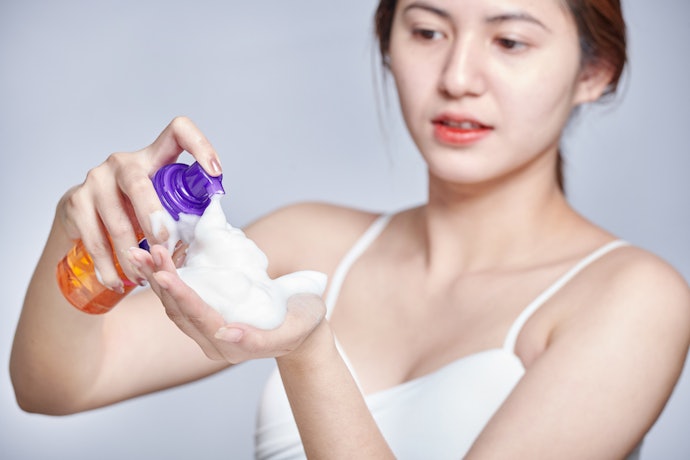 Untuk kulit kombinasi, sesuaikan dengan jenis kulit paling dominan. Jika dominan berminyak, pilih yang cocok untuk kulit berminyak, begitu pun sebaliknya