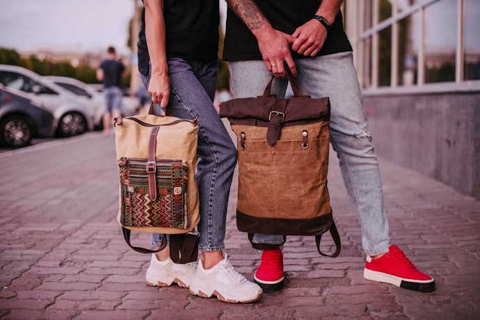 Carilah desain yang cocok dengan setelan busana Anda