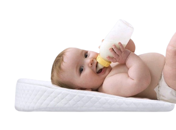 Untuk bayi baru lahir, pilih bantal yang tipis sehingga kepalanya dapat sejajar dengan tubuhnya atau bantal yang miring