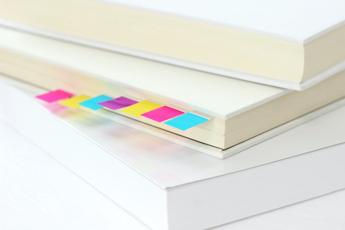 Pertimbangkan sticky notes kecil ukuran 1 cm sebagai pembatas buku