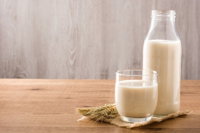Utamakan susu non-fat atau skim milk yang dilengkapi serat ≥3 g