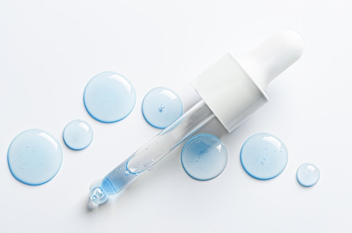 Untuk bantu cerahkan bibir yang gelap atau hitam, cek juga tambahan bahan pencerah seperti vitamin C dan niacinamide