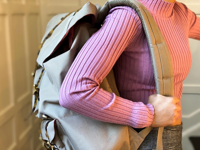 Pastikan terdapat bantalan empuk pada tali bahu ransel agar anak nyaman membawanya