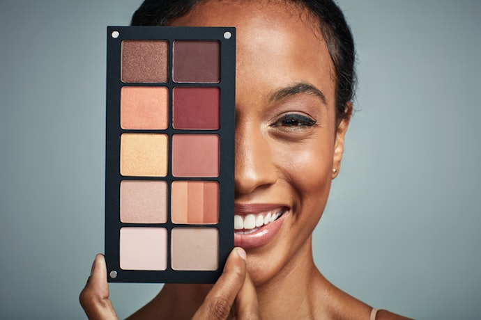 Cek apakah isi palet contour sudah sesuai dengan kebutuhan Anda