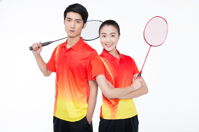 Pertimbangkan kaos unisex jika ingin praktis