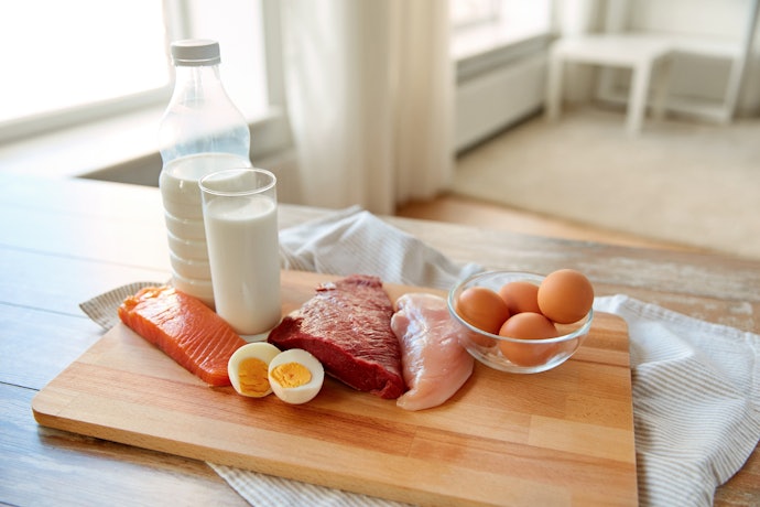 Nutrisi yang baik, terutama kalsium, protein, dan vitamin D