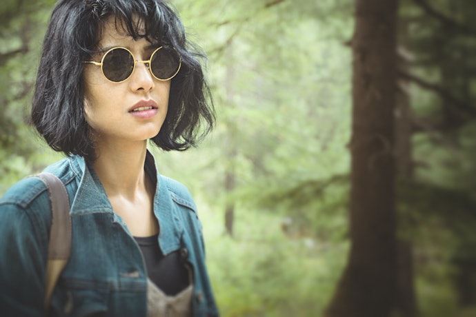 Pastikan memilih kacamata bulat photochromic atau antiradiasi guna melindungi mata dari sinar radiasi
