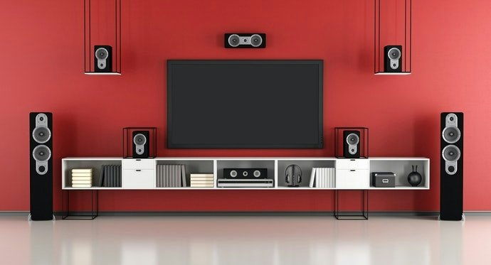 Jika area instalasinya terbatas di dekat TV, utamakan front surround seperti soundbar dan speaker tower