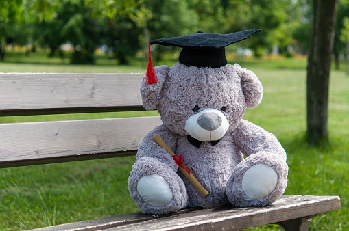 Periksa ukuran boneka wisuda