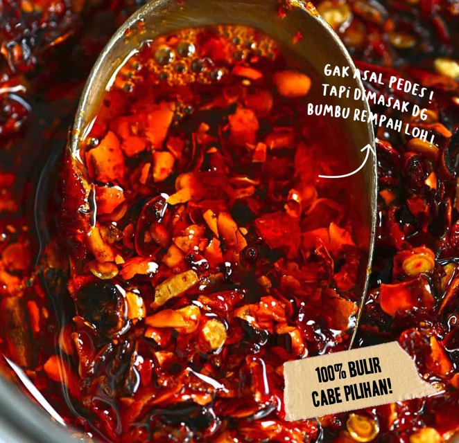 Pilih chili oil tipe chill crisp dengan sensasi renyah untuk cocolan; varian bening untuk kondimen mie dan sup