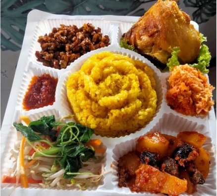 Paket ekonomis atau premium? Cek kelengkapan isi nasi kotak sesuai bujet