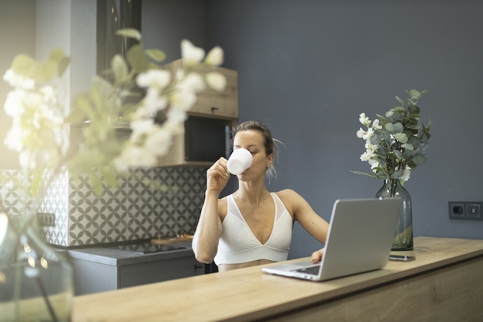 Untuk pemilik payudara besar, pertimbangkan bralette full cup untuk daya sokong lebih baik