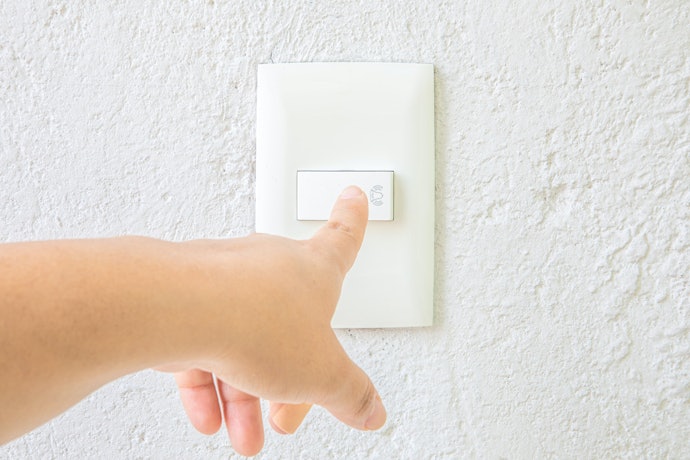 Gunakan bel dengan kabel jika Anda tidak ingin sering membeli baterai