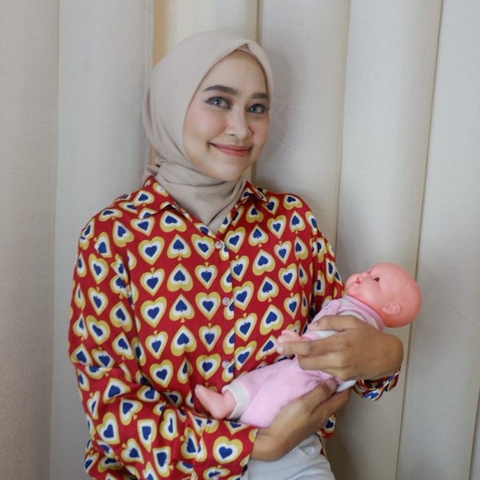 Tips mengatasi anak yang suka melempar peralatan makanan dari bidan kami, Destry Permata Sari, STr. Keb